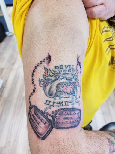 Tattoo and Piercing Shop «Lunchbox Tattoo & Body Piercing», reviews and photos, 3604 N Chapel Hill Rd, Johnsburg, IL 60050, USA