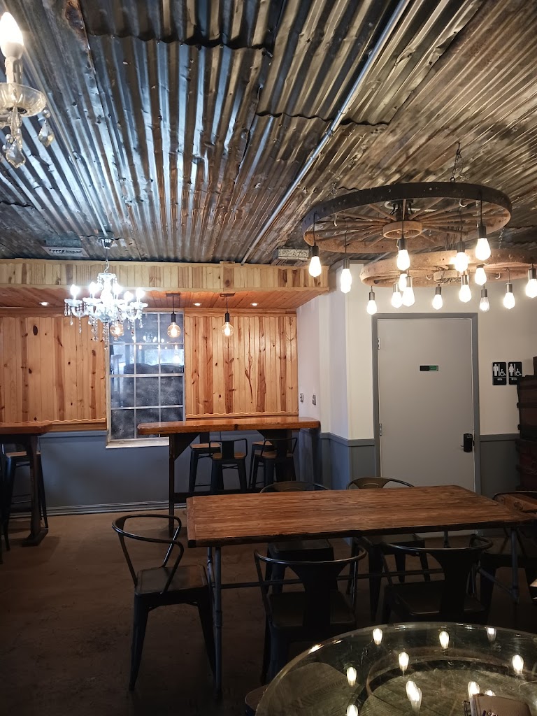 Dark & Light Cafe 32757