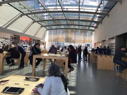 Computer Store «Apple Highland Village», reviews and photos, 4012 Westheimer Rd, Houston, TX 77027, USA