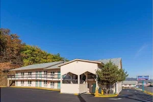 Howard Johnson by Wyndham Roseburg image