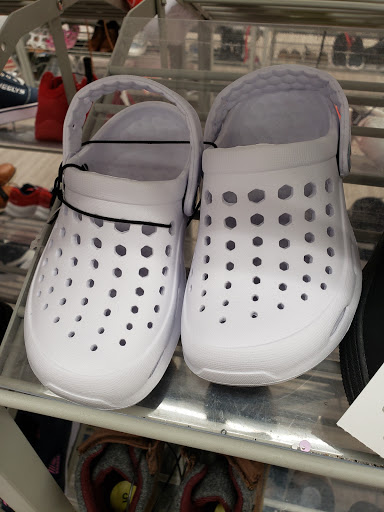 Shopping Mall «Glen Oaks Shopping Center», reviews and photos, 255th St, Glen Oaks, NY 11004, USA