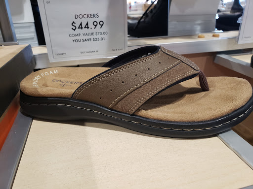 Shoe Store «DSW Designer Shoe Warehouse», reviews and photos, 8506 E 71st St, Tulsa, OK 74133, USA