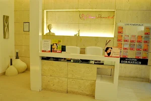 Clinic Dermatech Defence Colony - Best Laser Clinic , Skin care clinic & Hair Transplant image