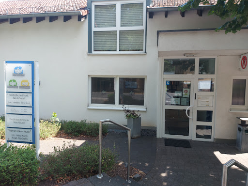 Tierärztliche Praxis Neuhäusel Tierärztin Nina Koch unter Neuhäusel, 