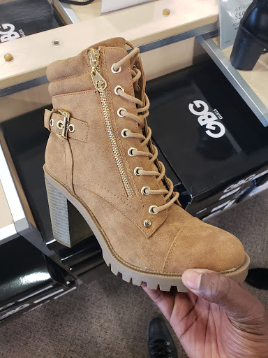 Shoe Store «DSW Designer Shoe Warehouse», reviews and photos, 290 Mid Rivers Center, St Peters, MO 63376, USA