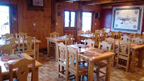 Atmosphère du Restaurant français Le Refuge à Villard-sur-Doron - n°8