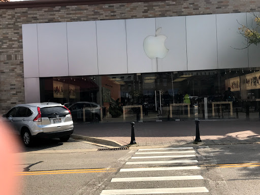 Computer Store «Apple Main Place», reviews and photos, 120 W Jefferson Ave, Naperville, IL 60540, USA