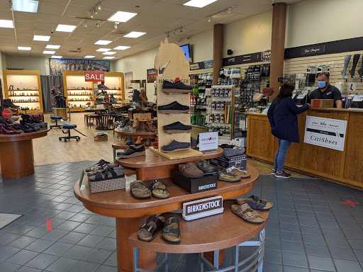 Shoe Store «On The Run Shoes», reviews and photos, 1310 9th Ave, San Francisco, CA 94122, USA