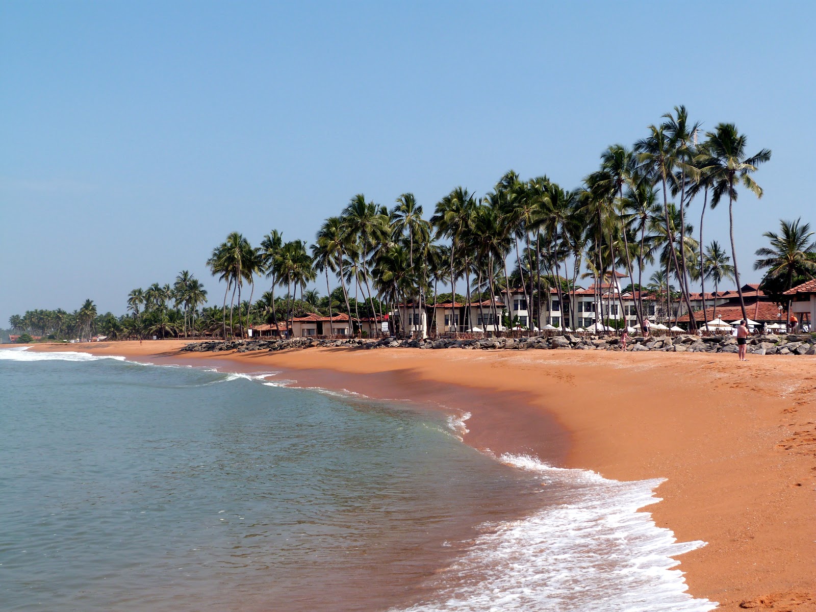 Fotografija Dolphin hotel beach z svetel pesek površino