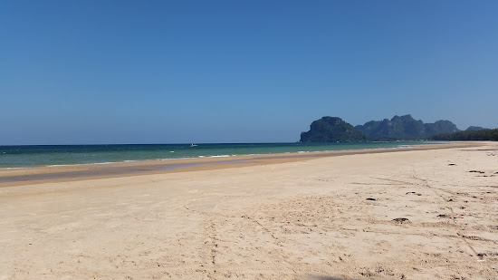 Tham Thong-Bang Boet Beach