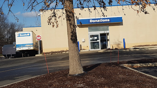 Thrift Store «Goodwill Bloomfield Store & Donation Station», reviews and photos, 331 Cottage Grove Rd, Bloomfield, CT 06002, USA