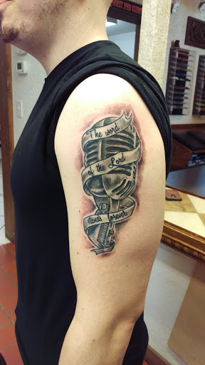 Tattoo Shop «Untouchable Ink», reviews and photos, 204 S Spring Garden Ave, DeLand, FL 32720, USA