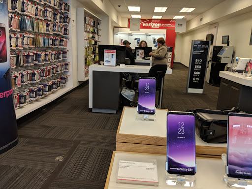 Cell Phone Store «Jackson Heights Verizon Wireless», reviews and photos, 37-38 82nd St, Jackson Heights, NY 11372, USA