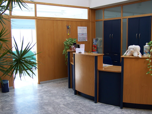 Información y opiniones sobre CLINICA DENTAL DR. CHAMORRO S.L. de Conil De La Frontera