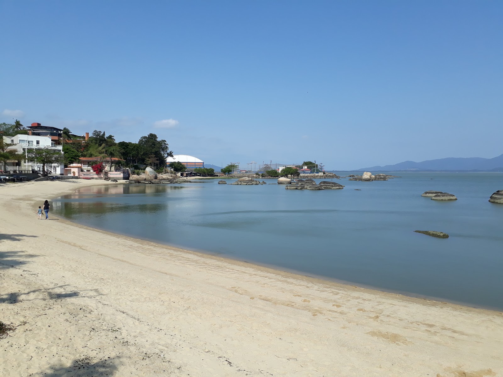 Fotografija Praia de Itaguaiu z svetel pesek površino