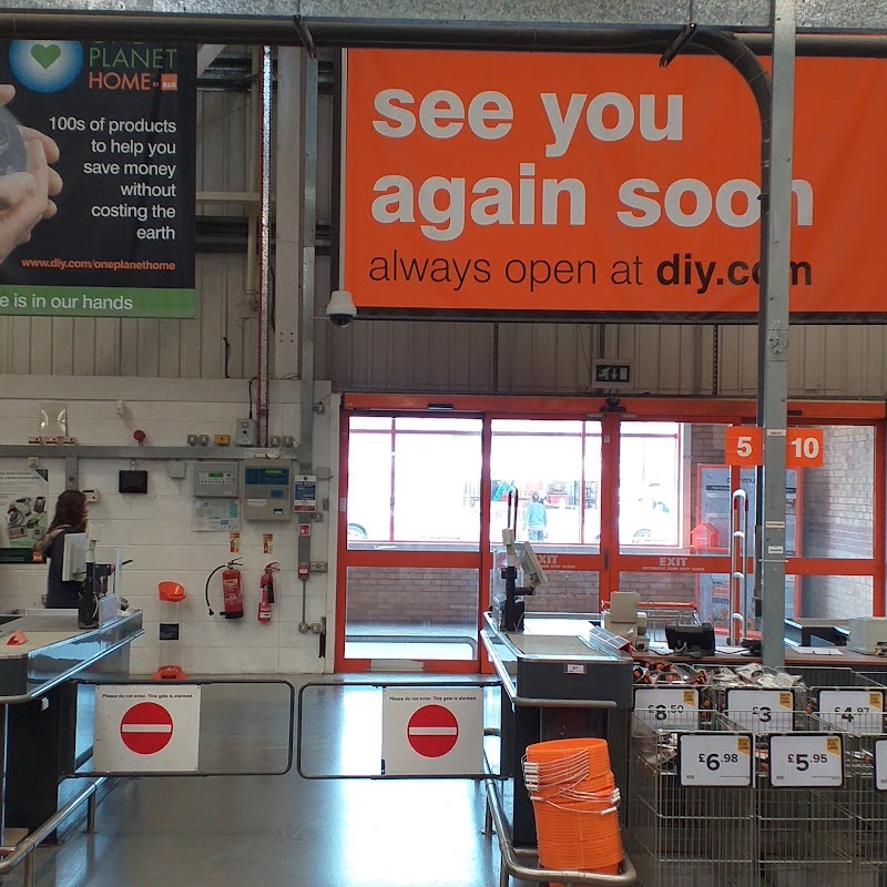 B&Q Luton