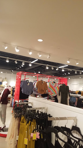 Clothing Store «F21 RED», reviews and photos, 2615 Medical Center Pkwy #2300, Murfreesboro, TN 37129, USA