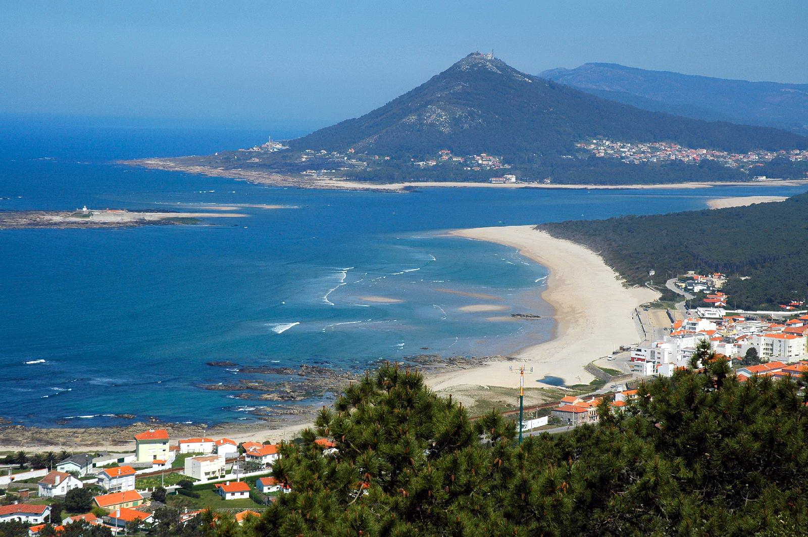 Photo de Praia de Moledo avec rivage droit, long