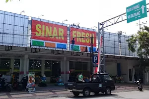 TOKO SINAR FRESH-Jl Raya Rogojampi 14-16 image