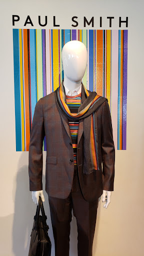 Department Store «Barneys New York, Chicago», reviews and photos, 15 E Oak St, Chicago, IL 60611, USA