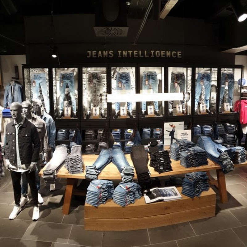 JACK & JONES