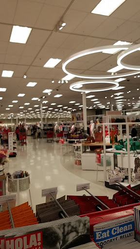 Department Store «Target», reviews and photos, 800 Broadview Village Sq, Broadview, IL 60155, USA