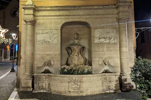 Fontana Dei Tre Leoni image