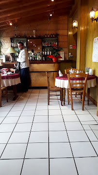 Atmosphère du Restaurant français Auberge du Pont des Samsons à Quincié-en-Beaujolais - n°4