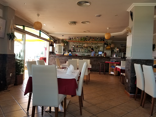 Everest Fusion Restaurant and cocktail Bar - C.c diana portal 2 numero 1 y 2, 29680 Estepona, Málaga