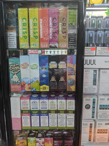 Tobacco Shop «The Hub Smoke Shop & Gifts», reviews and photos, 6410 N Oak Trafficway, Kansas City, MO 64118, USA