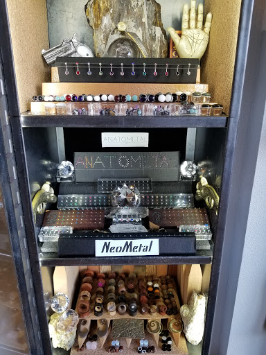 Tattoo Shop «Hopeless Ink Tattoo & Piercing», reviews and photos, 2308 Main St, Vancouver, WA 98660, USA