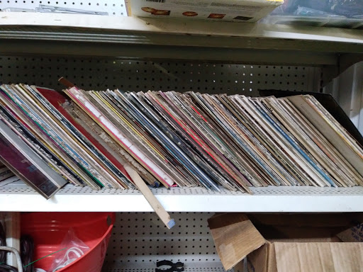 Home Goods Store «Paws & Claws Thrift Store», reviews and photos, 132 E Broad St, Groveland, FL 34736, USA