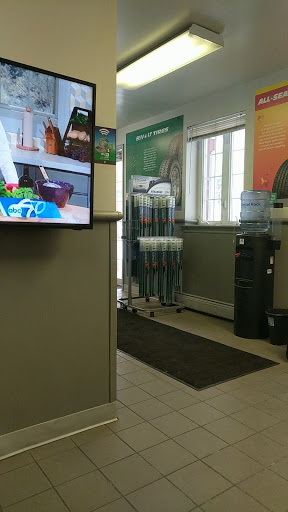 Tire Shop «Mavis Discount Tire», reviews and photos, 1030 NY-82, Hopewell Junction, NY 12533, USA