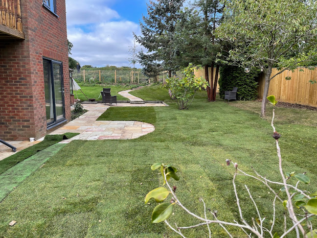 Reviews of Saunders Lawns | Artificial Grass Installer in Milton Keynes - Landscaper