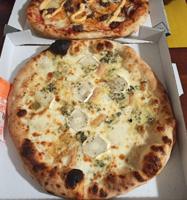 Camion Divina Pizza (mardi Dolo, jeudi St Igneuc, Vendredi La Poterie, Samedi Landehen) à Jugon-les-Lacs