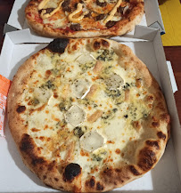 Plats et boissons du Pizzas à emporter Camion Divina Pizza (mardi Dolo, jeudi St Igneuc, Vendredi La Poterie, Samedi Landehen) à Jugon-les-Lacs - n°2