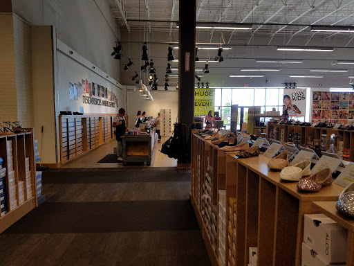 Shoe Store «DSW Designer Shoe Warehouse», reviews and photos, 3704 W Dublin Granville Rd, Columbus, OH 43235, USA