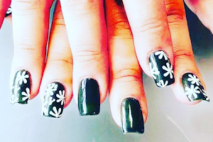 Mennie Nails & Spa image