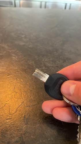 Ślusarz Dorabianie kluczy Awaryjne otwieranie drzwi - Ślusarz