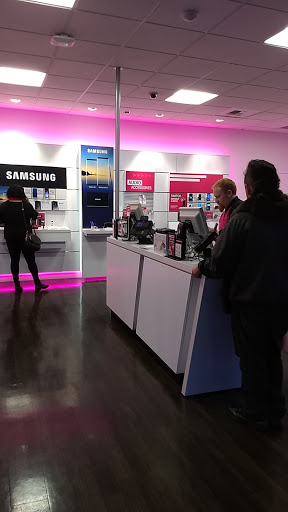 Cell Phone Store «T-Mobile», reviews and photos, 5914 6th Ave, Tacoma, WA 98406, USA