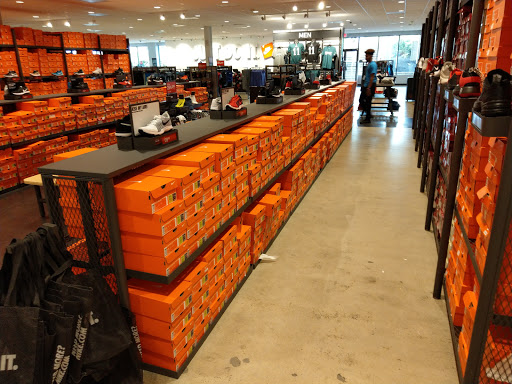 Clothing Store «Nike Factory Store», reviews and photos, 603 Stanley K Tanger Dr, Lancaster, PA 17602, USA
