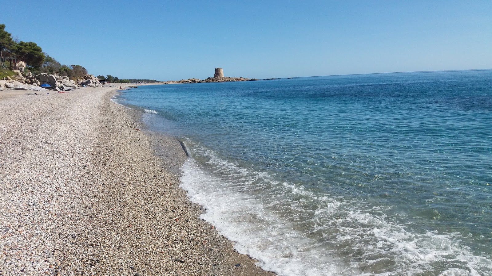 Fotografija Spiaggia Sa Marina z turkizna čista voda površino