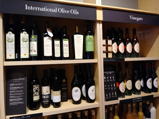 Kitchen Supply Store «Williams-Sonoma», reviews and photos, 579 Broad St, Shrewsbury, NJ 07702, USA