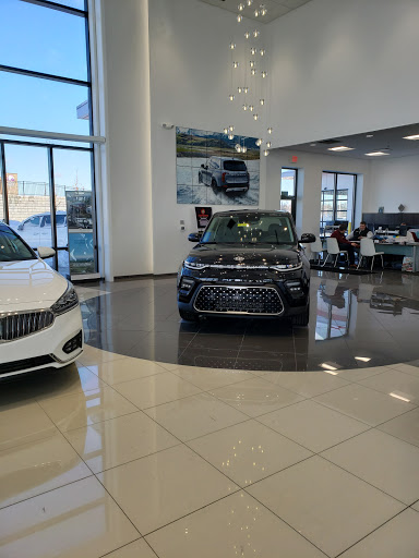 Car Dealer «Summit Place Kia», reviews and photos, 2200 Elizabeth Lake Rd, Waterford Twp, MI 48328, USA