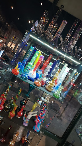 Tobacco Shop «Whole Leaf Tobacco», reviews and photos, 4945 N Milwaukee Ave, Chicago, IL 60630, USA