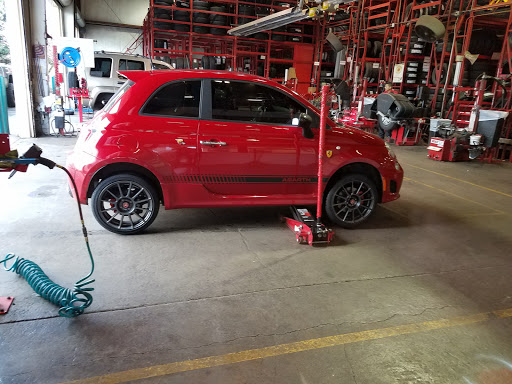 Tire Shop «Discount Tire Store - Kirkland, WA», reviews and photos, 12410 NE 124th St, Kirkland, WA 98034, USA