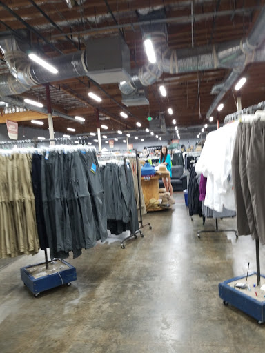 Sporting Goods Store «Sports Basement San Ramon», reviews and photos, 1041 Market Pl, San Ramon, CA 94583, USA