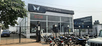Mahindra Agarwal Auto Sales   Suv & Commercial Vehicle Showroom