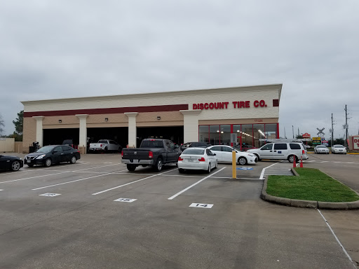 Tire Shop «Discount Tire Store - Cypress, TX», reviews and photos, 17326 Spring Cypress Rd, Cypress, TX 77429, USA