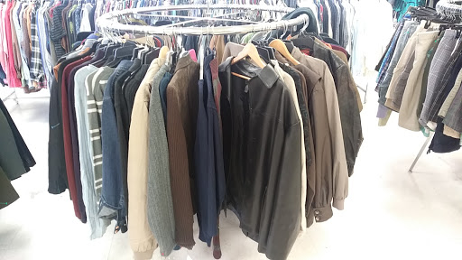 Thrift Store «Goodwill - Glendale», reviews and photos, 1622 W Glenoaks Blvd, Glendale, CA 91202, USA